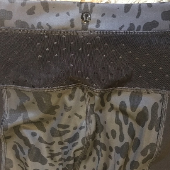 Lululemon leopard polka dot leggings yoga pants - Picture 4 of 4
